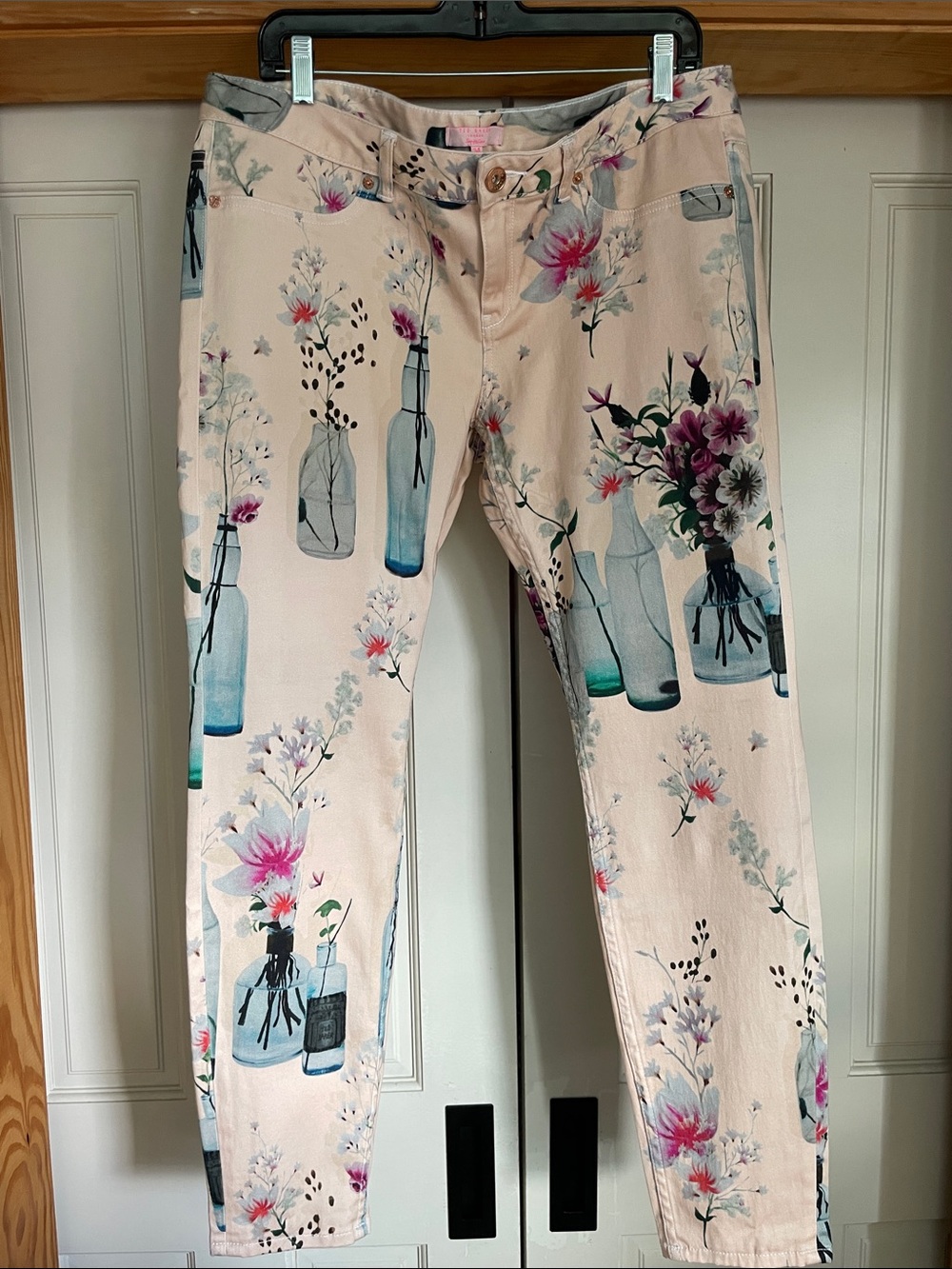 Ted Baker London Floral Bottle-Print Trousers in Pale Pink Size 34